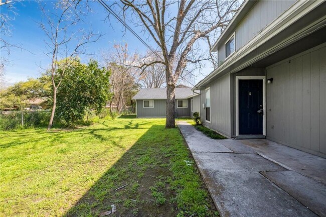 Building Photo - 200 Concho St