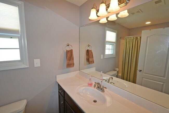 Building Photo - Gorgeous! 3 Bed/2.5 Bath house! Close to I-24! Lawn/Garbage Included!