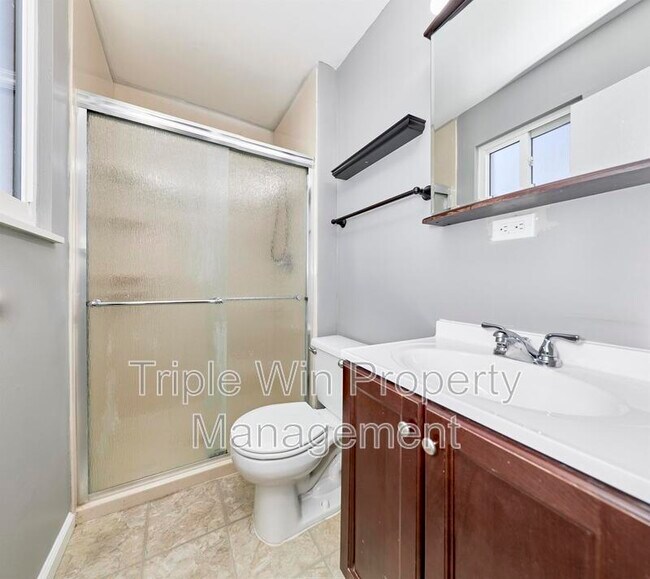 Building Photo - 1405 Willowbrook Dr