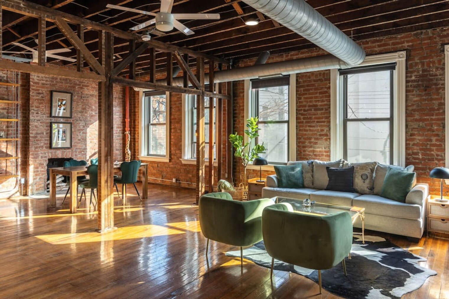 Building Photo - 100 E 13th St