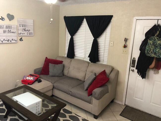 Building Photo - College Station - 1 bedroom /1 bath condo in Northgate area!! - Walking or biking distance to TEX...