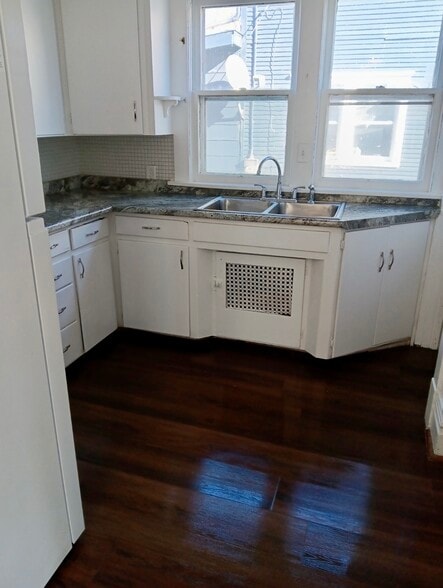 Building Photo - 206 Summit Ave