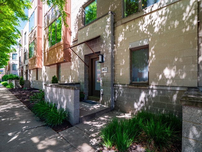 Building Photo - 1471 Lindazzo Ave