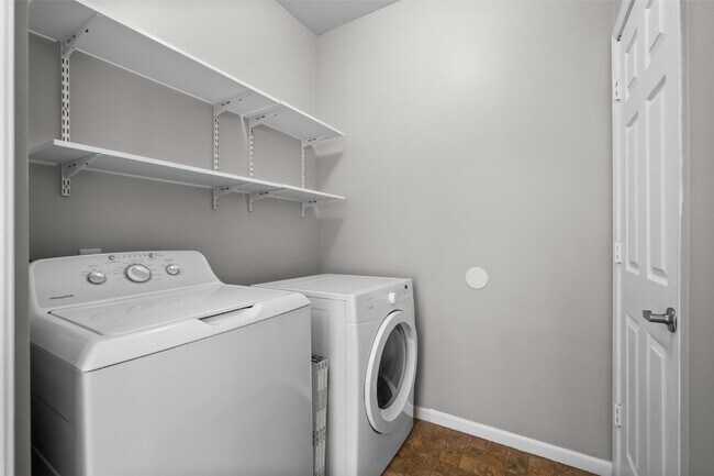 Building Photo - 42 Kassebaum Ln