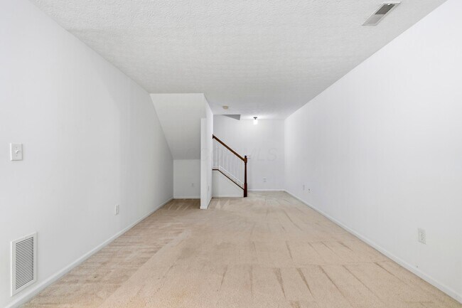 Building Photo - 1113 Green Knoll Dr