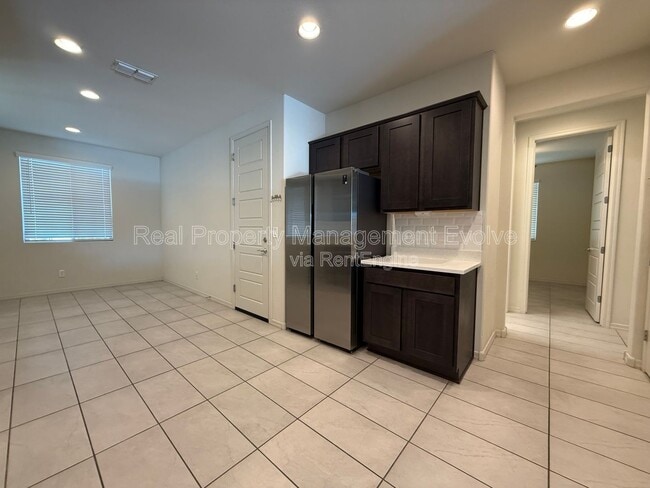 Building Photo - 8755 W Solano Dr