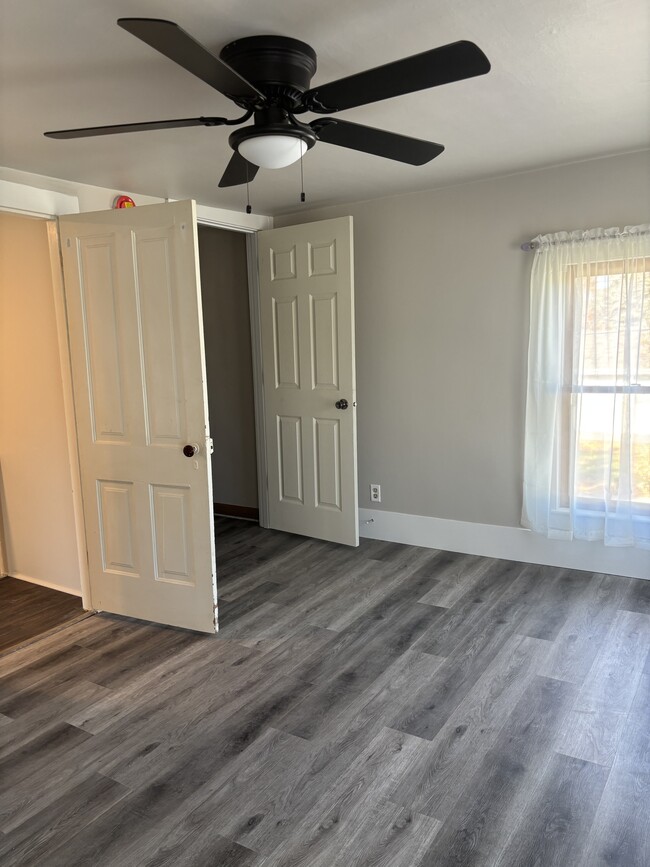 Building Photo - 218 N 3rd St