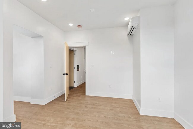 Building Photo - 900 N 41st St