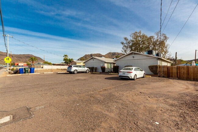 Building Photo - 10033 N 9th Ave