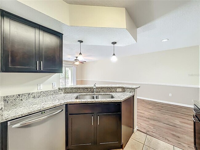 Building Photo - 713 Crest Pines Dr