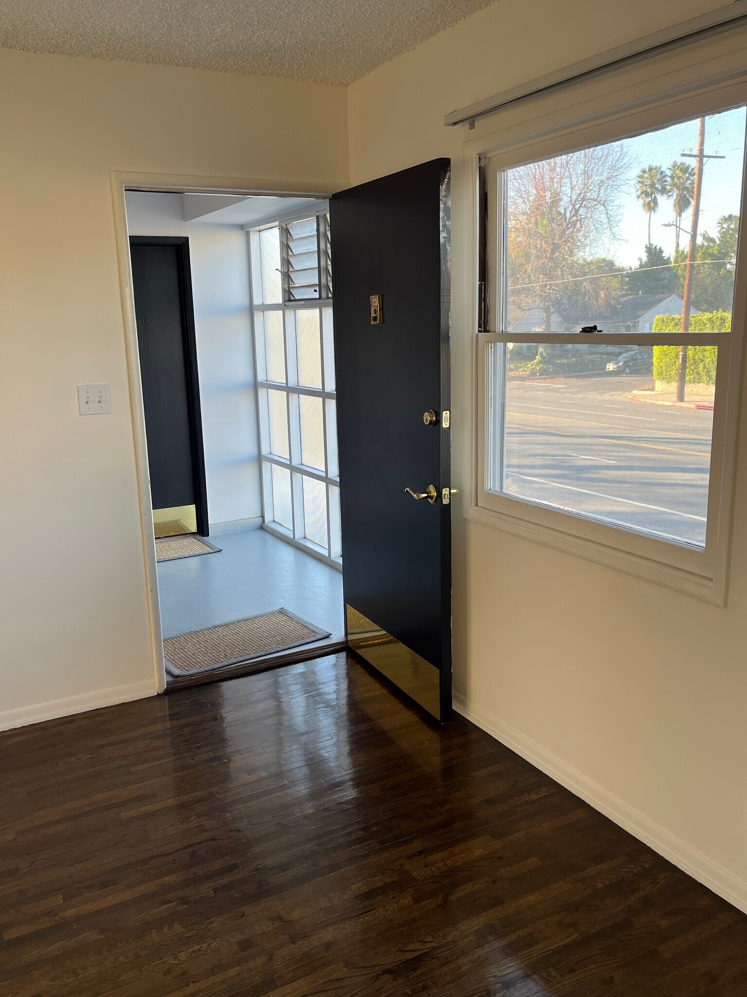 Building Photo - 13744 Burbank Blvd