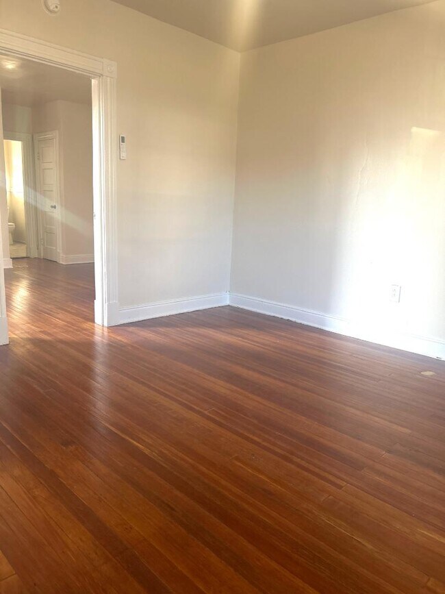 Building Photo - 1209 Wallace St