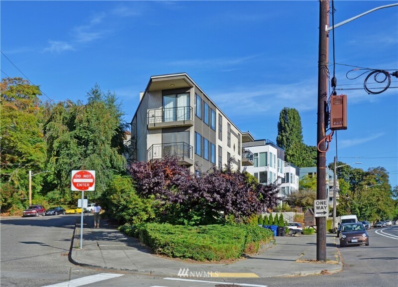 Building Photo - 2117 Dexter Ave N