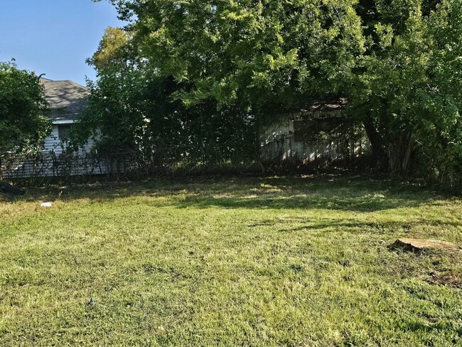 Building Photo - 2107 Jones Rd