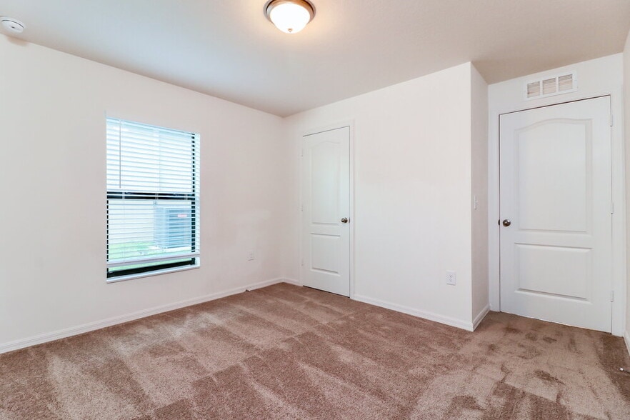 Building Photo - 4176 High Ridge Ave