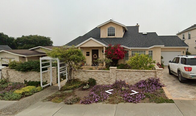 House - 746 Newton St