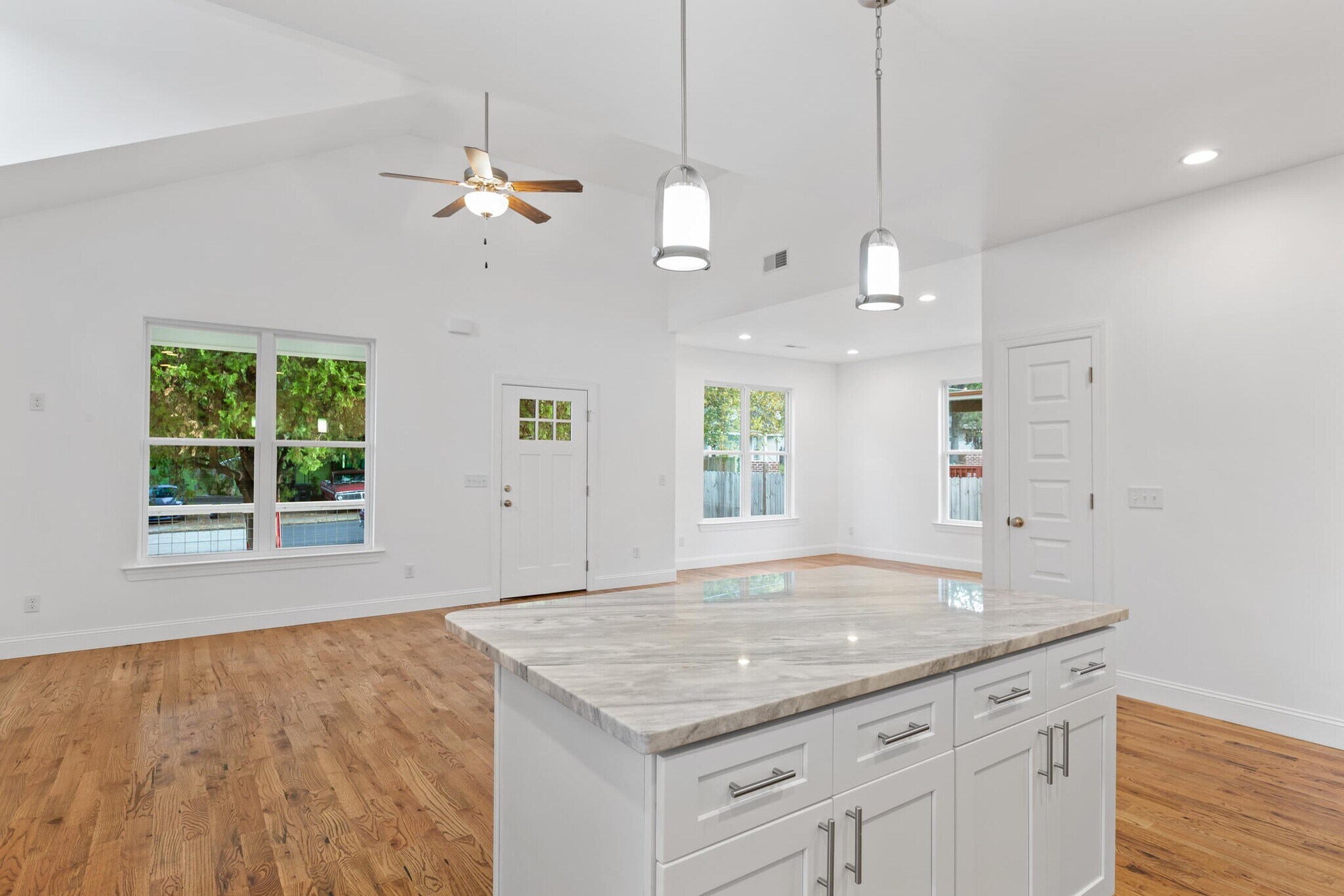 Building Photo - 2006 E 14th St