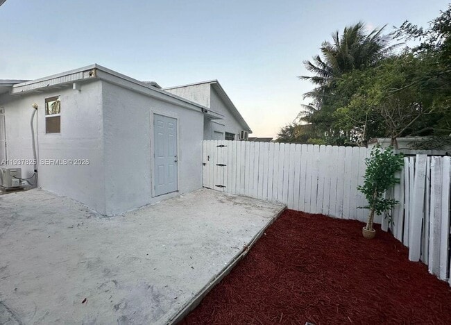 Building Photo - 655 NW 2nd St