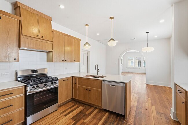 Building Photo - 2122 Hardy St