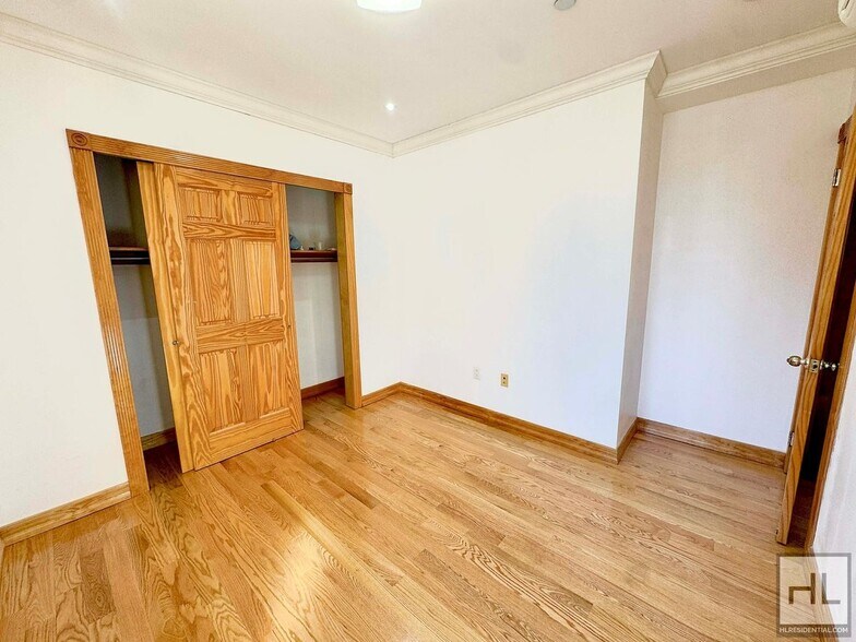 Building Photo - 172 STREET