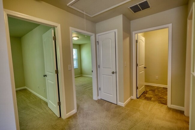 Building Photo - Charming 3BR House in Hampton