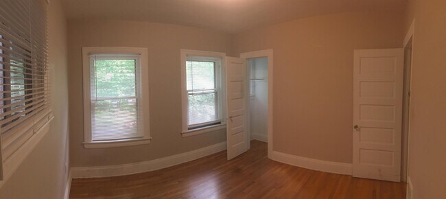 Building Photo - 2280 Grandview Ave