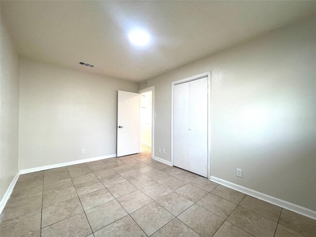 Building Photo - 6510 Hickman Ave