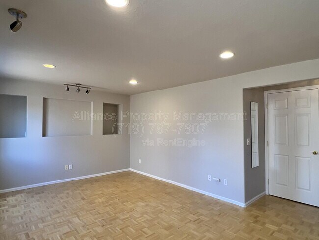 Building Photo - 5671 Vermillion Bluffs Dr