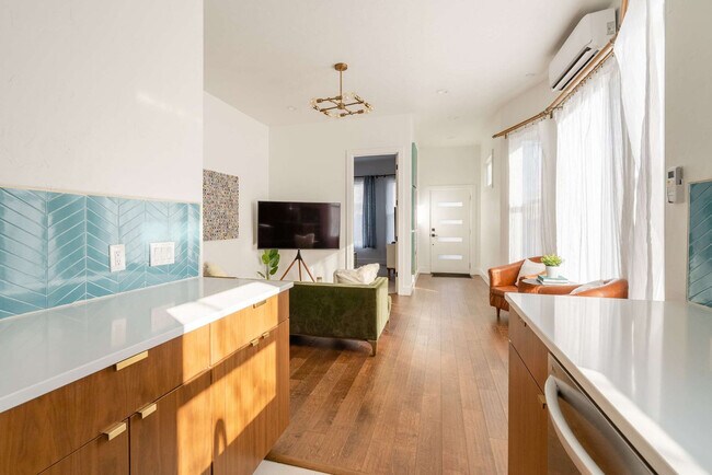 Building Photo - 1425 SE 41st Ave