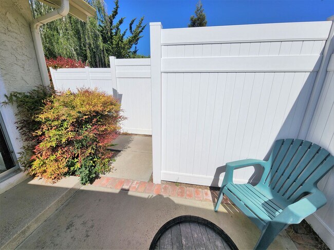 Building Photo - H410000