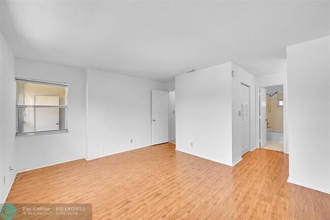 Building Photo - 9186 NW 40th St