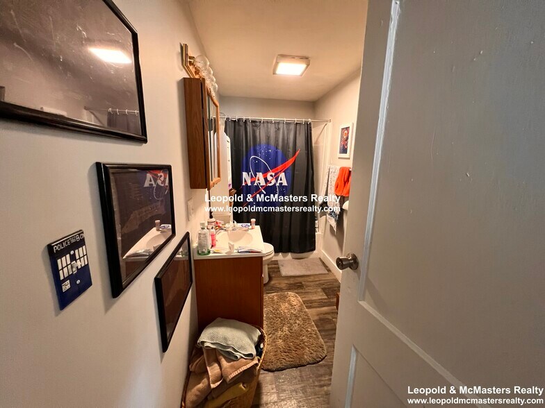 Building Photo - 21 Roseclair St