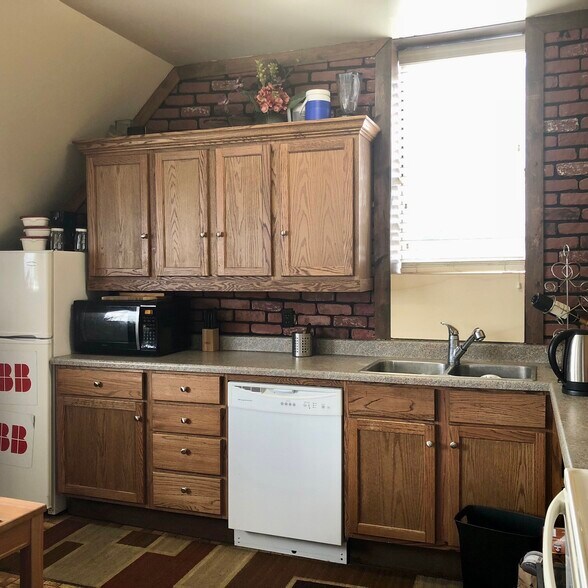 Building Photo - 1136 E 100 S
