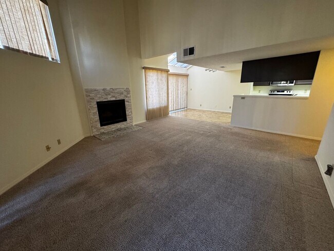 Building Photo - 2 Bedroom 2 bath plus loft and one car garage.