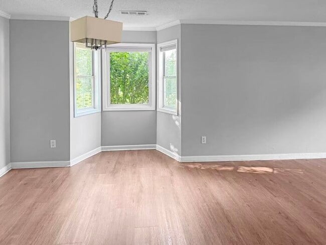 Building Photo - 3 bedroom house in Hillsborough Chase