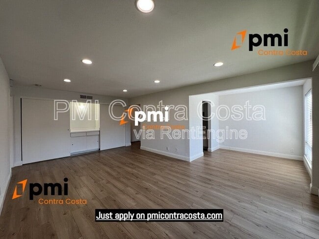 Building Photo - 320 N Civic Dr