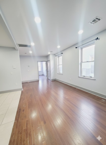 156 Randolph Ave 2 - 156 Randolph Ave