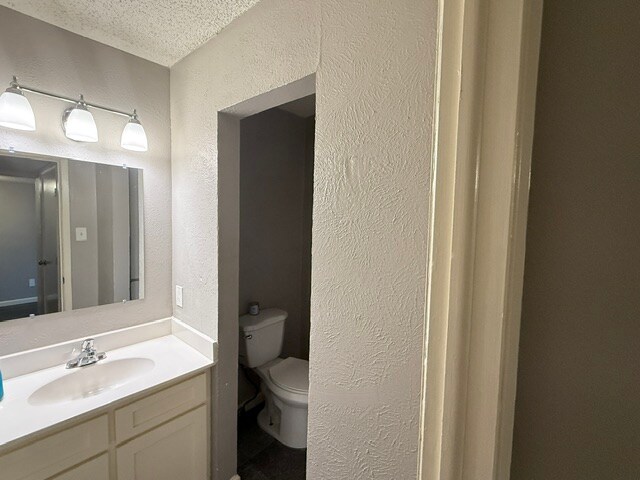 Building Photo - 6012-6012 Westridge Ln