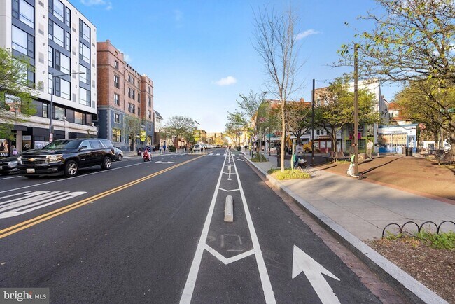 Building Photo - 1616 Kilbourne Pl NW