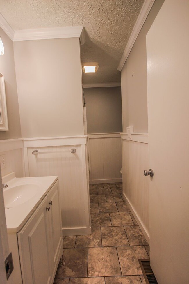 Building Photo - Stylish 2BR Retreat in Vibrant Highland Park Neighborhood!