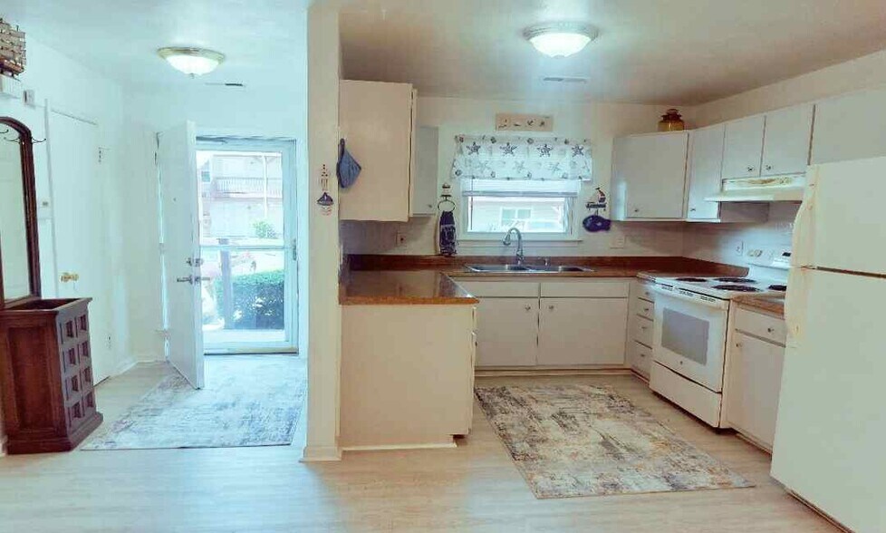 Building Photo - 500 Barberton Dr