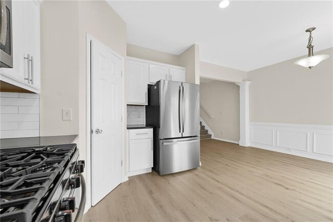 Building Photo - 318 Knelston Oak Dr NE