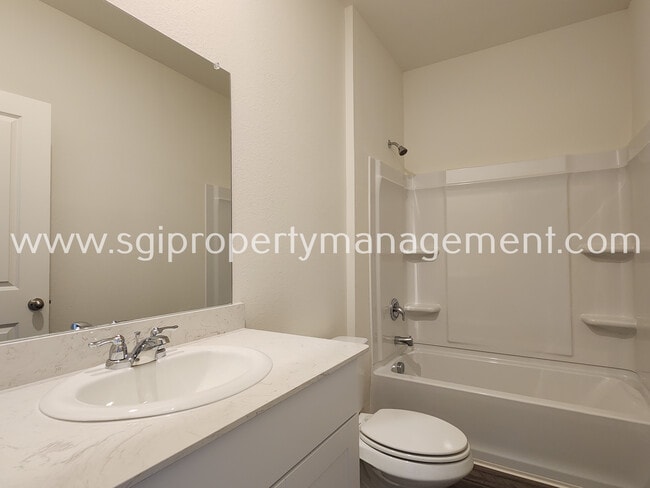 Building Photo - 1621 White Fir Ln