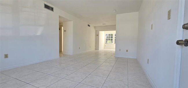 Building Photo - 4158 Tamiami Trl