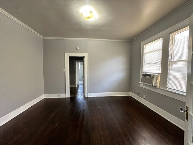 Building Photo - 4430 Bell St