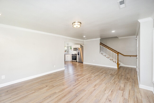 Building Photo - 358 Sheridan Dr