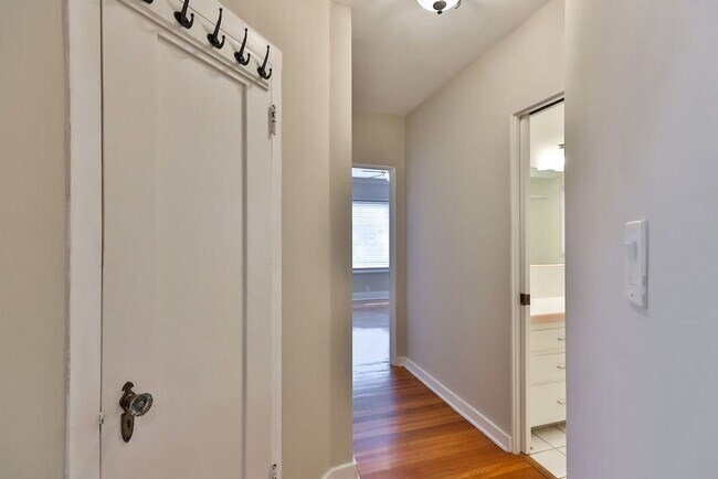 Building Photo - 1020 Madison Ave