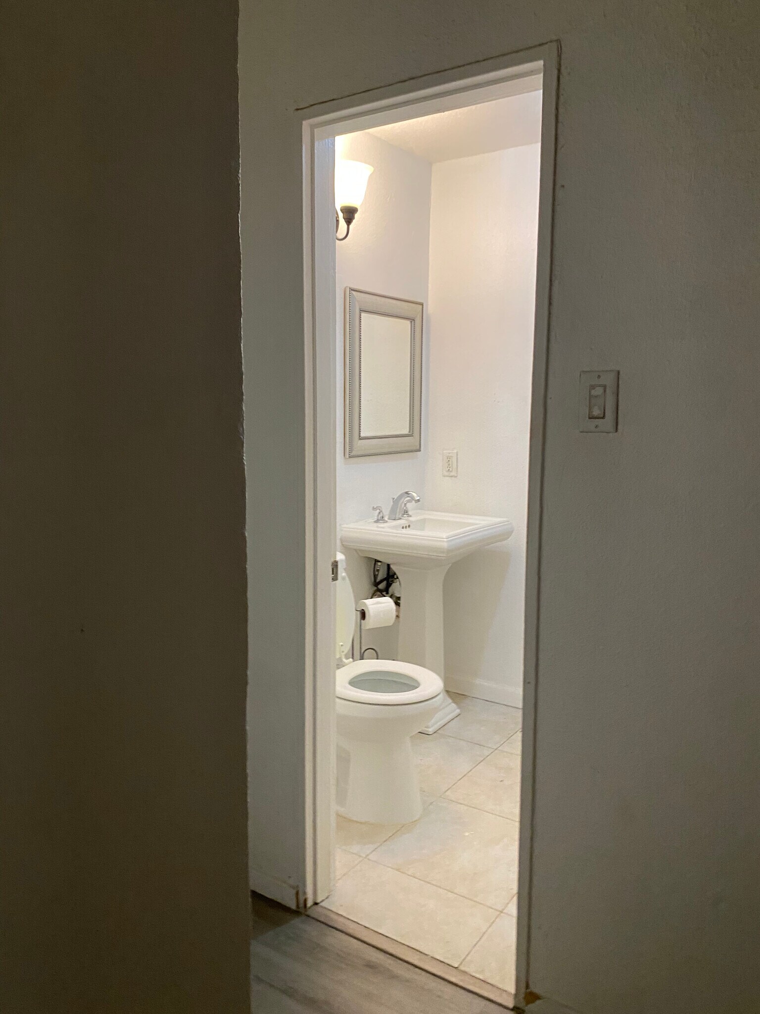 BATHROOM - 45127 Division St