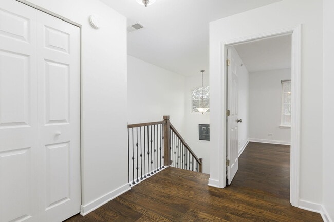 Building Photo - 758 Hanbury Dr