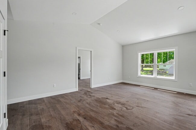 Building Photo - 405 E Larmon St